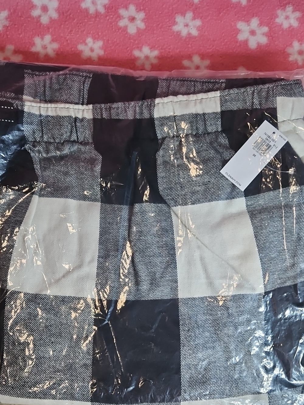 Old Navy Black and White Plaid Women's Pajama Bottoms